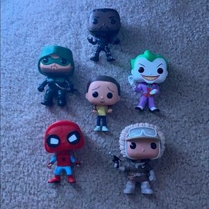 6 Funko pops